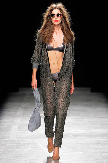 AK-VW_SS17_FOH_HiRes_024