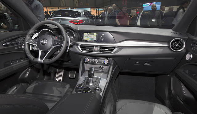 Alfa Romeo Stelvio|アルファロメオ ステルヴィオ 021