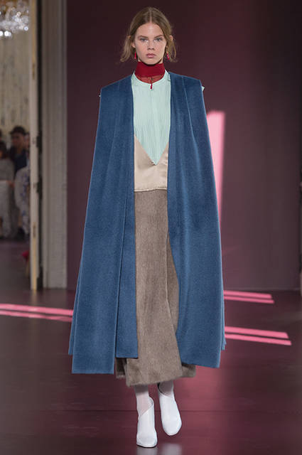 Valentino|ヴァレンティノ 03 <strong><a href="/brand/valentino">VALENTINO|ヴァレンティノ</a></strong><br><br><a class="link_underline" href="/gallery/1553523">2017-18秋冬オートクチュールコレクション</a><br><br> Valentino