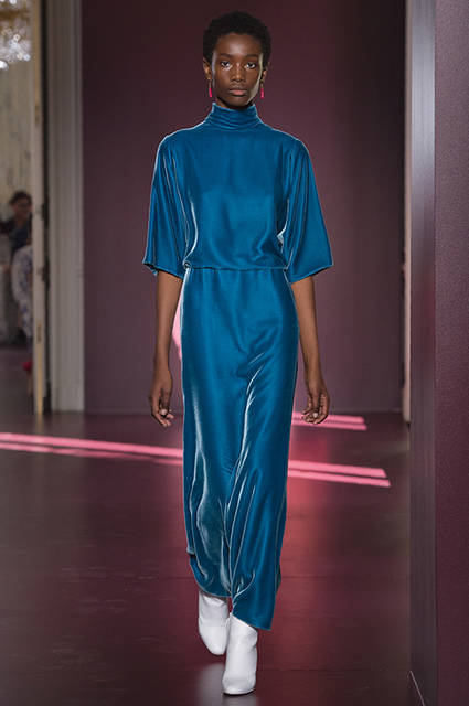 Valentino|ヴァレンティノ 04 <strong><a href="/brand/valentino">VALENTINO|ヴァレンティノ</a></strong><br><br><a class="link_underline" href="/gallery/1553523">2017-18秋冬オートクチュールコレクション</a><br><br> Valentino