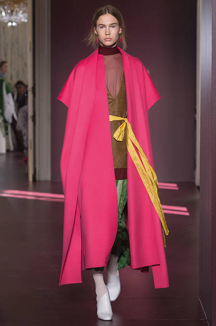 Valentino|ヴァレンティノ 05 <strong><a href="/brand/valentino">VALENTINO|ヴァレンティノ</a></strong><br><br><a class="link_underline" href="/gallery/1553523">2017-18秋冬オートクチュールコレクション</a><br><br> Valentino