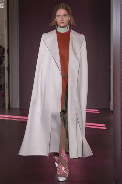 Valentino|ヴァレンティノ 06 <strong><a href="/brand/valentino">VALENTINO|ヴァレンティノ</a></strong><br><br><a class="link_underline" href="/gallery/1553523">2017-18秋冬オートクチュールコレクション</a><br><br> Valentino