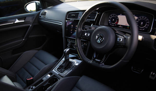 Volkswagen Golf R Variant|フォルクスワーゲン ゴルフR ヴァリアント045