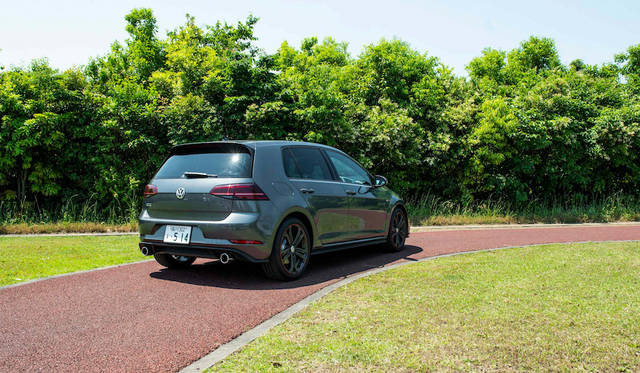032_vw_golf_gti_unex