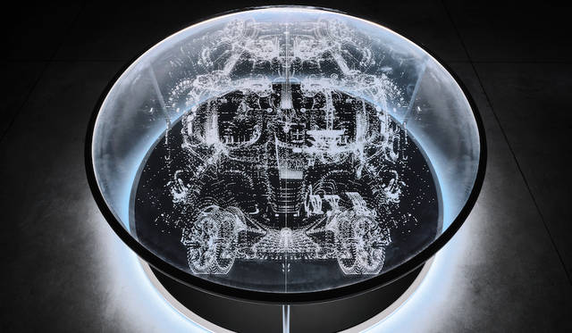 「BELIEVE IN LIMITLESS」で一つの光源から出る光でコンセプトモデル「「LF-1 Limitless」が像を結ぶインスタレーションが公開された