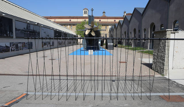 会場に入ると「CLEAR YOUR MIND」ではサウンドデバイスによる音響のインスタレーションがクルマの走行音を思わせるサウンドをつくる