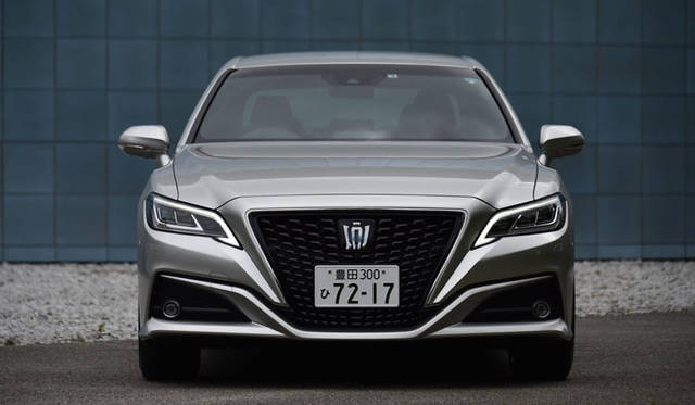 フルモデルチェンジした15代目クラウンに試乗 Toyota Web Magazine Openers ウェブマガジン オウプナーズ