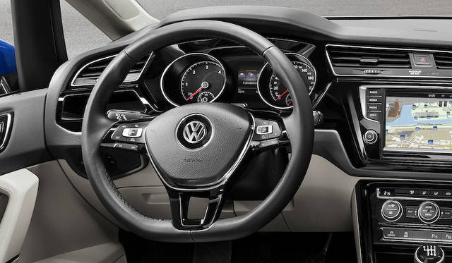 Volkswagen Touran|フォルクスワーゲン トゥーラン 035