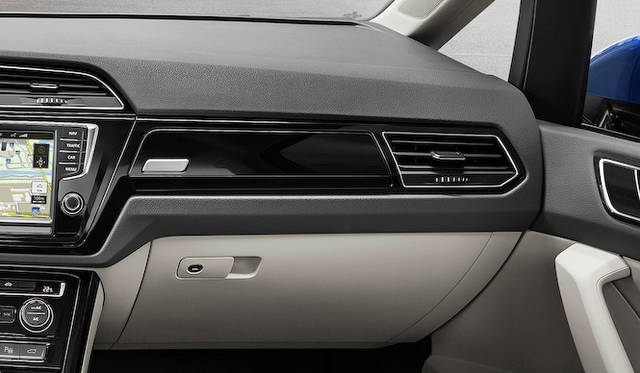 Volkswagen Touran|フォルクスワーゲン トゥーラン 040