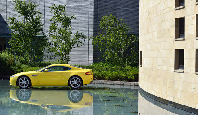 Q by Aston Martin & Aston Martin Works|Q バイ アストンマーティン & アストンマーティン ワークス ゲイドンのアストンマーティン本社