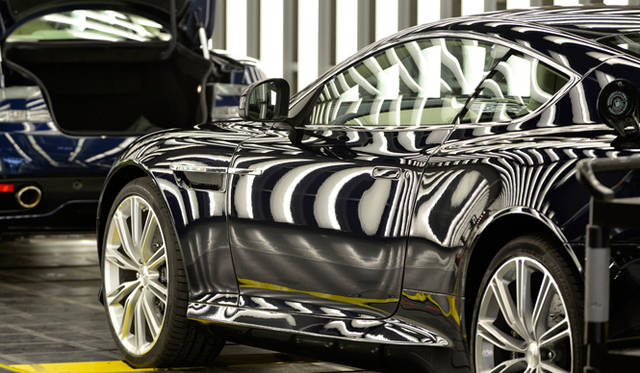 Q by Aston Martin & Aston Martin Works|Q バイ アストンマーティン & アストンマーティン ワークス アストンマーティンのファクトリー内部