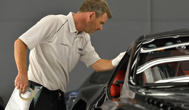 13astonmartin_Q_factory アストンマーティンのファクトリー内部