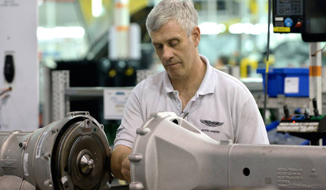 29astonmartin_Q_factory アストンマーティンのファクトリー内部