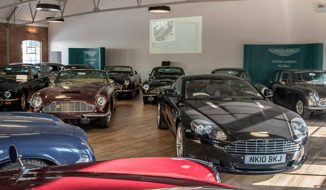 Q by Aston Martin & Aston Martin Works|Q バイ アストンマーティン & アストンマーティン ワークス ショールームに所狭しとならぶ歴代のモデル