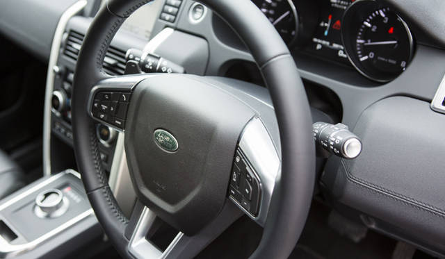 09_Land_Rover_Discovery_Sport