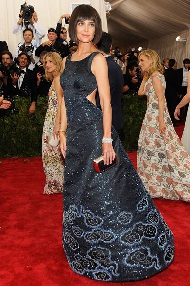 "China: Through The Looking Glass" Costume Institute Benefit Gala - Arrivals ドレス:ザックポーゼン<br />
クラッチ:ロジェ ヴィヴィエ