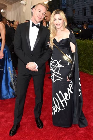 "China: Through The Looking Glass" Costume Institute Benefit Gala - Arrivals On Madonna<br />
ドレス:モスキーノ