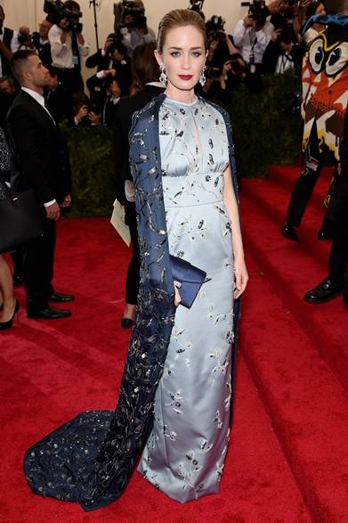 "China: Through The Looking Glass" Costume Institute Benefit Gala - Arrivals ドレス&クラッチ:プラダ<br />
イヤリング:Anna Hu
