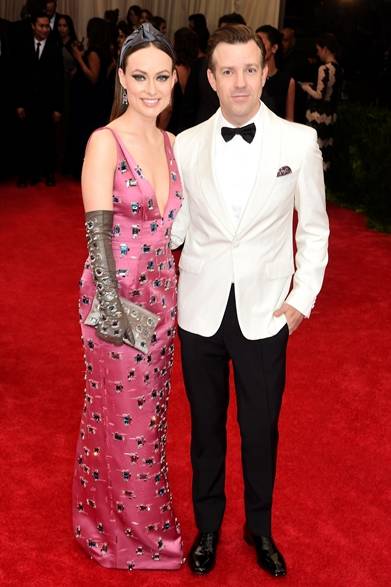 "China: Through The Looking Glass" Costume Institute Benefit Gala On Olivia Wilde<br />
ドレス&クラッチ:プラダ<br />
イヤリング:Solange Azagury-Partridge