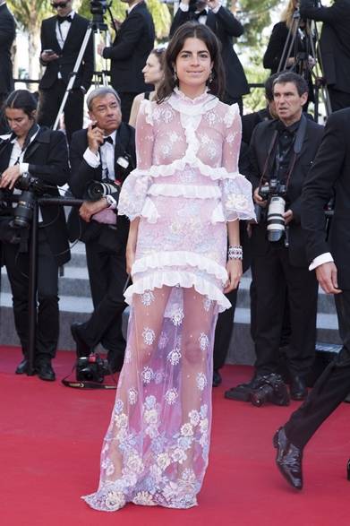 30 ドレス:アレッサンドラ・リッチ<br />
ジュエリー:ショパール<br />