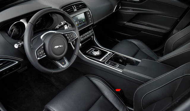 Jaguar XE|ジャガー XE Jaguar XE R-Sport|ジャガー XE R-スポーツ