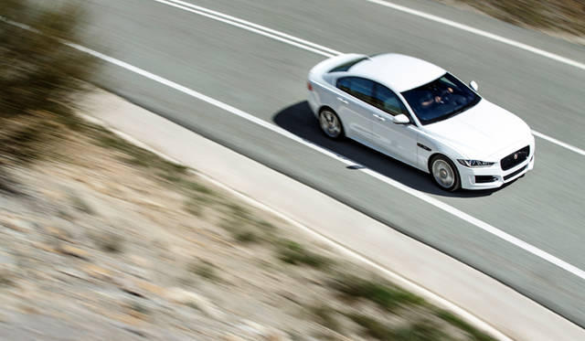 00305_jaguar_xe_180ps_diesel_r-sport Jaguar XE R-Sport|ジャガー XE R-スポーツ