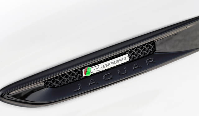 00310_jaguar_xe_180ps_diesel_r-sport Jaguar XE R-Sport|ジャガー XE R-スポーツ