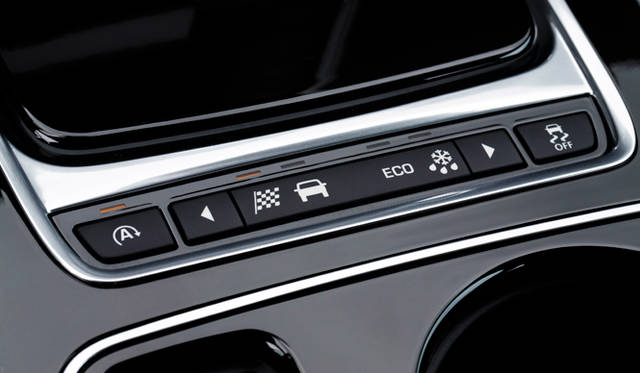 00213_jaguar_xe_240ps_ gas_at Jaguar XE R-Sport|ジャガー XE R-スポーツ