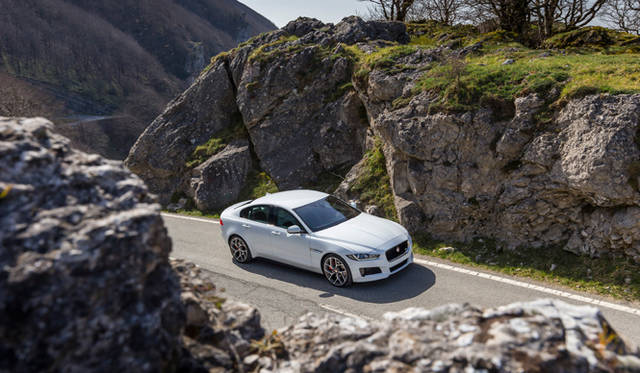 00311_jaguar_xe_240ps_s Jaguar XE S|ジャガー XE S
