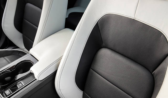 00313_jaguar_xe_240ps_s Jaguar XE S|ジャガー XE S