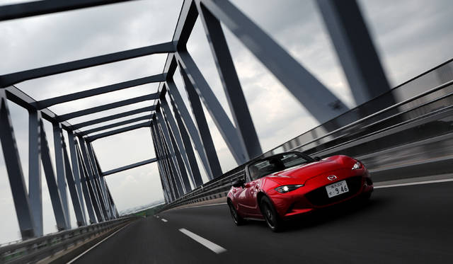 02_Mazda_Roadster