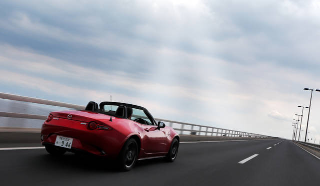 04_Mazda_Roadster