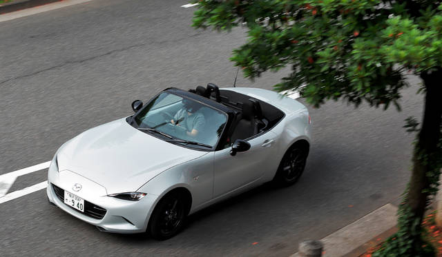 38_Mazda_Roadster