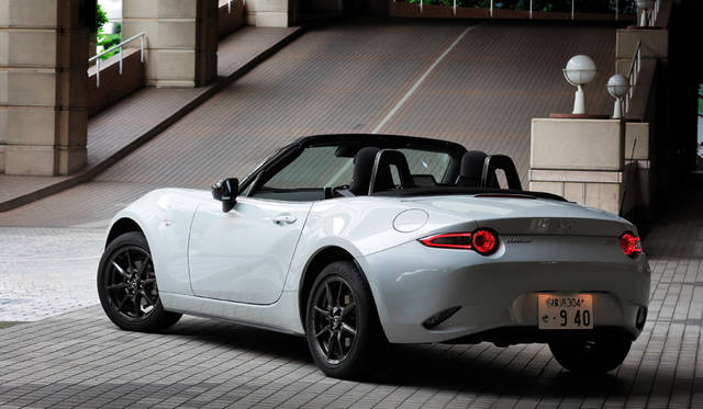 39_Mazda_Roadster
