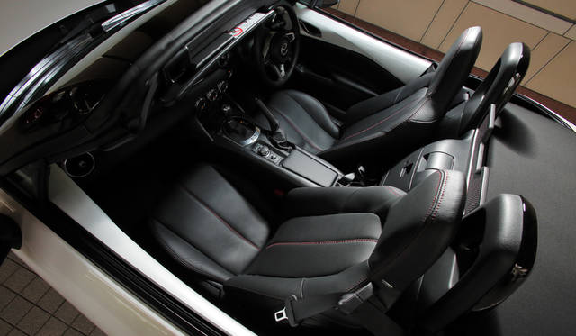 40_Mazda_Roadster