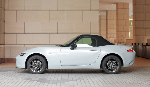 48_Mazda_Roadster
