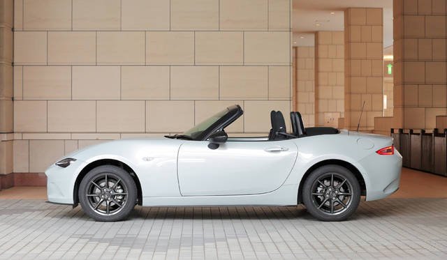 49_Mazda_Roadster