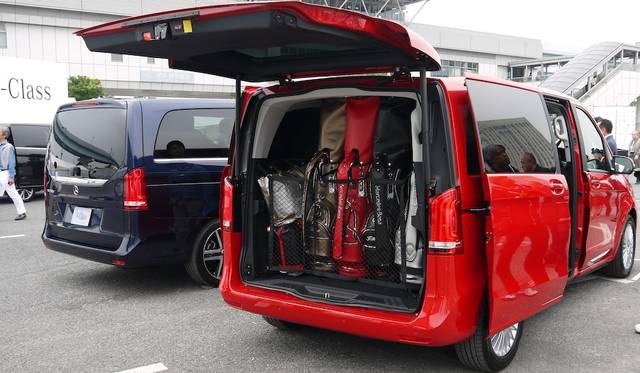 Mercedes-Benz V class|メルセデス・ベンツ V クラス 007 広大なラゲージスペースには、ゴルフバッグを縦に積載することも可能