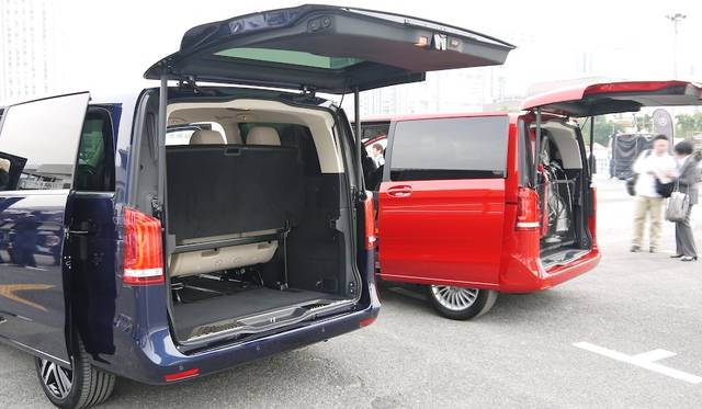 Mercedes-Benz V class|メルセデス・ベンツ V クラス 008 手前がV 220 d ロング、奥はV 220 d