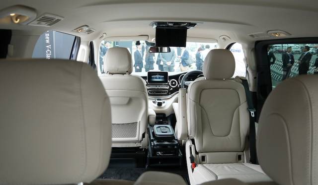 Mercedes-Benz V 220 d Avantgrade long|メルセデス・ベンツ V 220 d アバンギャルド ロング 016 2列目を後ろ向きにしたシートアレンジ例