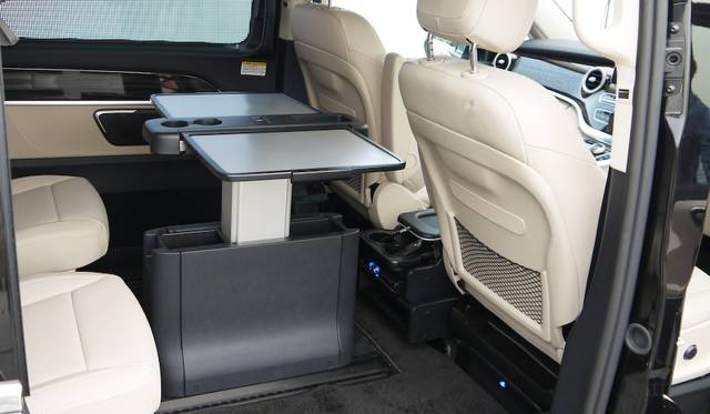 Mercedes-Benz V 220 d Avantgrade Extra-long|メルセデス・ベンツ V 220 d アバンギャルド エクストラロング 017 エクストラロングボディにのみオプション設定されるテーブル