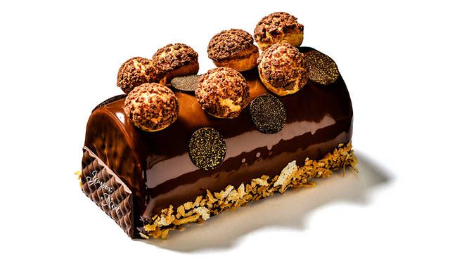 <h2 class="cnt_subtitle">GONTRAN CHERRIER｜ゴントラン シェリエ</h2>  「ビュッシュ プロフィットロール」は、ベースに濃厚なガナッシュとココアクッキーを巻き込んだ生地を使用。力強いショコラを優しいバニラクリームで包み込み、香り高いヘーゼルナッツのグラサージュで全体をコーティングしている。表面に飾ったプロフィットロール（プチシュー）が斬新なアクセントに。伝統をモダンに昇華した一品は、大人のクリスマスに最適。  <br /> <br />   <strong>「ビュッシュ プロフィットロール」</strong><br /> 価格｜4212円（直径17センチ）<br /> 予約受付中<br /> 引渡期間｜12月23日（水）～25日（金）<br /> 引渡場所｜渋谷店、新宿サザンテラス店、日本橋店、仙台店、JR名古屋高島屋店、福岡パルコ店、ル フルニル ドゥ ゴントラン シェリエ（渋谷公園通り店）<br /> 予約方法｜電話、各店舗  <br /> <br />  <div class="article-contact">  <div class="article-contact-head">問い合わせ先</div>  <div class="article-contact-deta">  <p class="article-contact-name">ゴントラン シェリエ</p>  <p class="article-contact-tel">Tel. 03-5428-6038（ル フルニル ドゥ ゴントラン シェリエ）</p>  <p class="article-contact-url">http://gontran-cherrier.jp</p> </div>  </div>