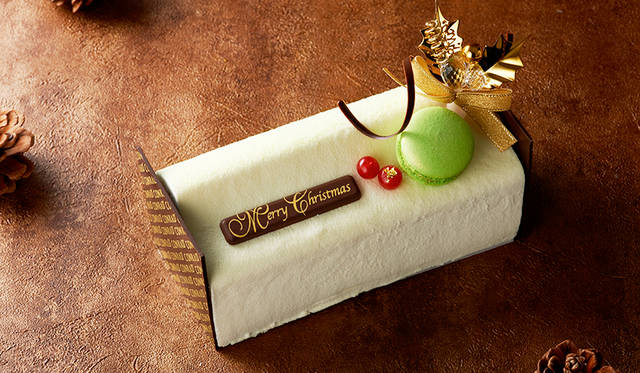 <h2 class="cnt_subtitle">CONRAD TOKYO｜コンラッド東京</h2>  “白”がスタイリッシュな「ノエル・トーキョー」は、柚子、豆乳、山椒など和の素材を使用していることから「トーキョー」とネーミング。2020年に開催予定の東京オリンピック・パラリンピックへの思いも込められている。真っ白な雪を思わせるマスカルポーネムースとシトラスのクレームにチョコレートビスキュイを合わせ、爽やかな口当たりと上質なチョコレートのさりげない味わいが楽しめる。「上善如水スパークリング」とのペアセットも用意。  <br /> <br />   <strong>「ノエル・トーキョー」</strong>　※50個限定<br /> 価格｜5940円（約16×8×11センチ）<br /> ※日本酒スパークリング「上善如水スパークリング」ハーフボトル付きのセットは8100円<br /> 予約期間｜12月22日（火）まで<br /> 引渡期間｜12月1日（火）～25日（金）<br /> 引渡場所｜コンラッド東京 28階「セリーズ」<br /> 予約方法｜電話　※引渡の3日前までに予約が必要  <br /> <br />  <div class="article-contact">  <div class="article-contact-head">問い合わせ先</div>  <div class="article-contact-deta">  <p class="article-contact-name">コンラッド東京</p>  <p class="article-contact-tel">Tel. 03-6388-8745（レストラン予約）</p>  <p class="article-contact-url">http://www.conradtokyo.co.jp</p> </div>  </div>