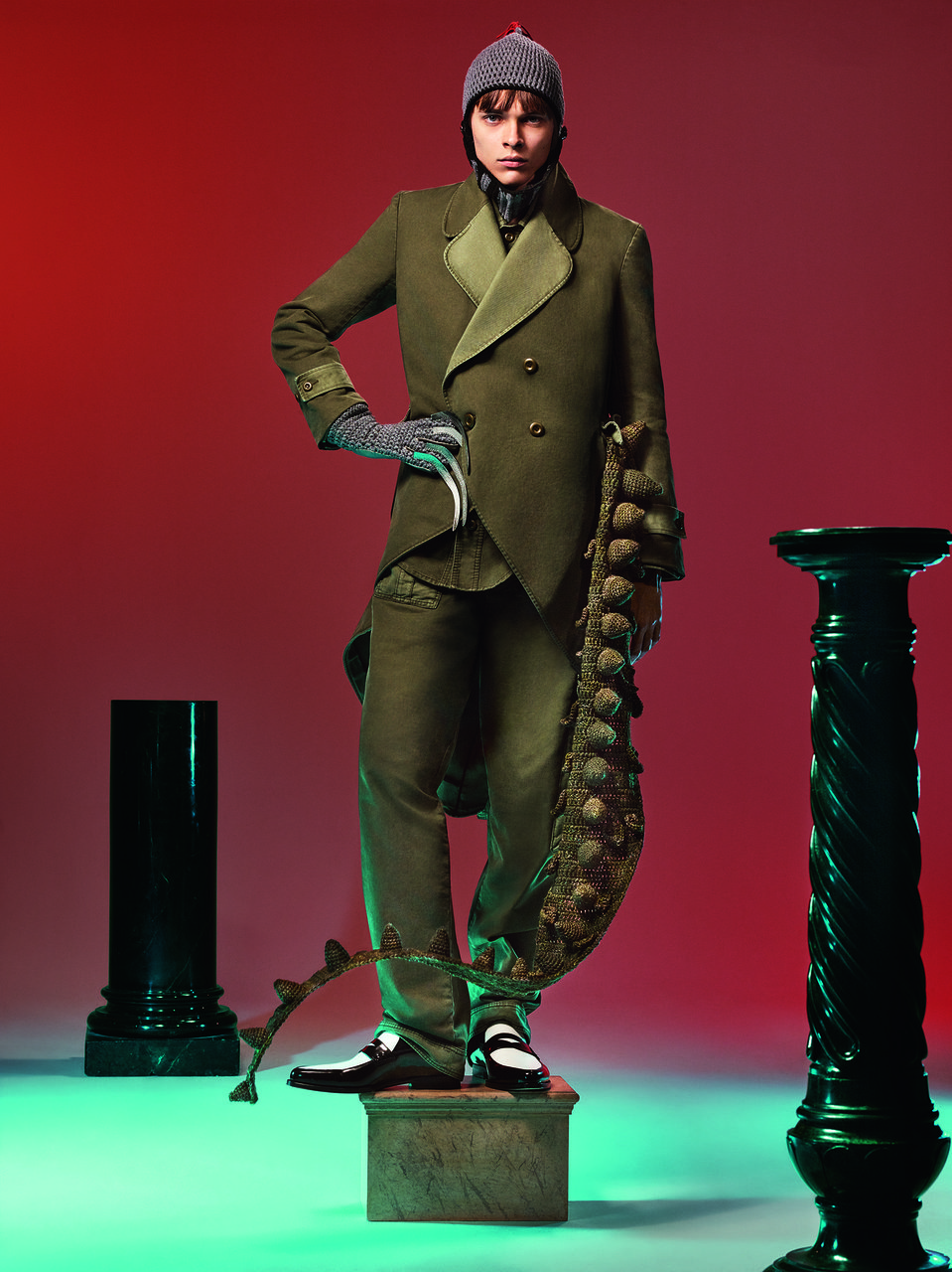 ロエベ、ウィリアム・ド・モーガンにインスパイアされたコレクション