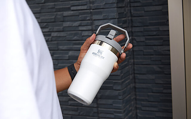 ワンタッチで飲める「アイスフローシリーズ」誕生|STANLEY - Web Magazine OPENERS(ウェブマガジン オウプナーズ) ワンタッチで飲める「アイスフローシリーズ」誕生|STANLEY - Web Magazine OPENERS(ウェブマガジン オウプナーズ)