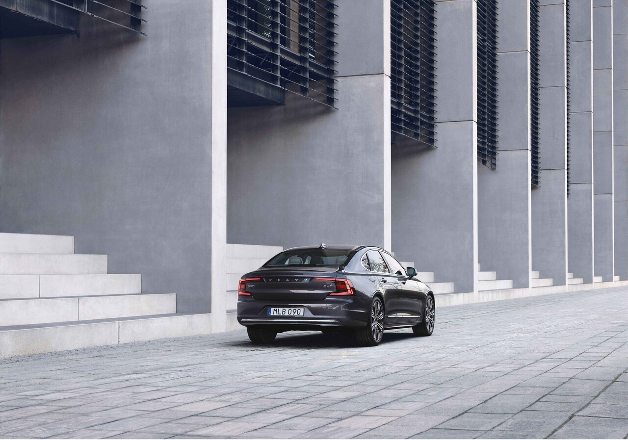 ボルボ、フラッグシップセダンS90の再販売を開始|VOLVO