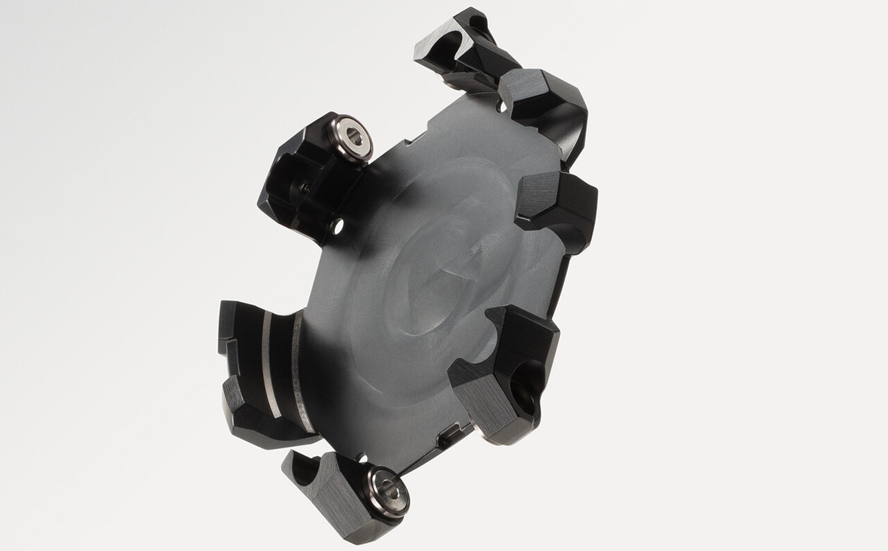 大人の日常使いGショックが完成。タフなルックスのままMT−G史上「最薄」を 実現｜G-SHOCK