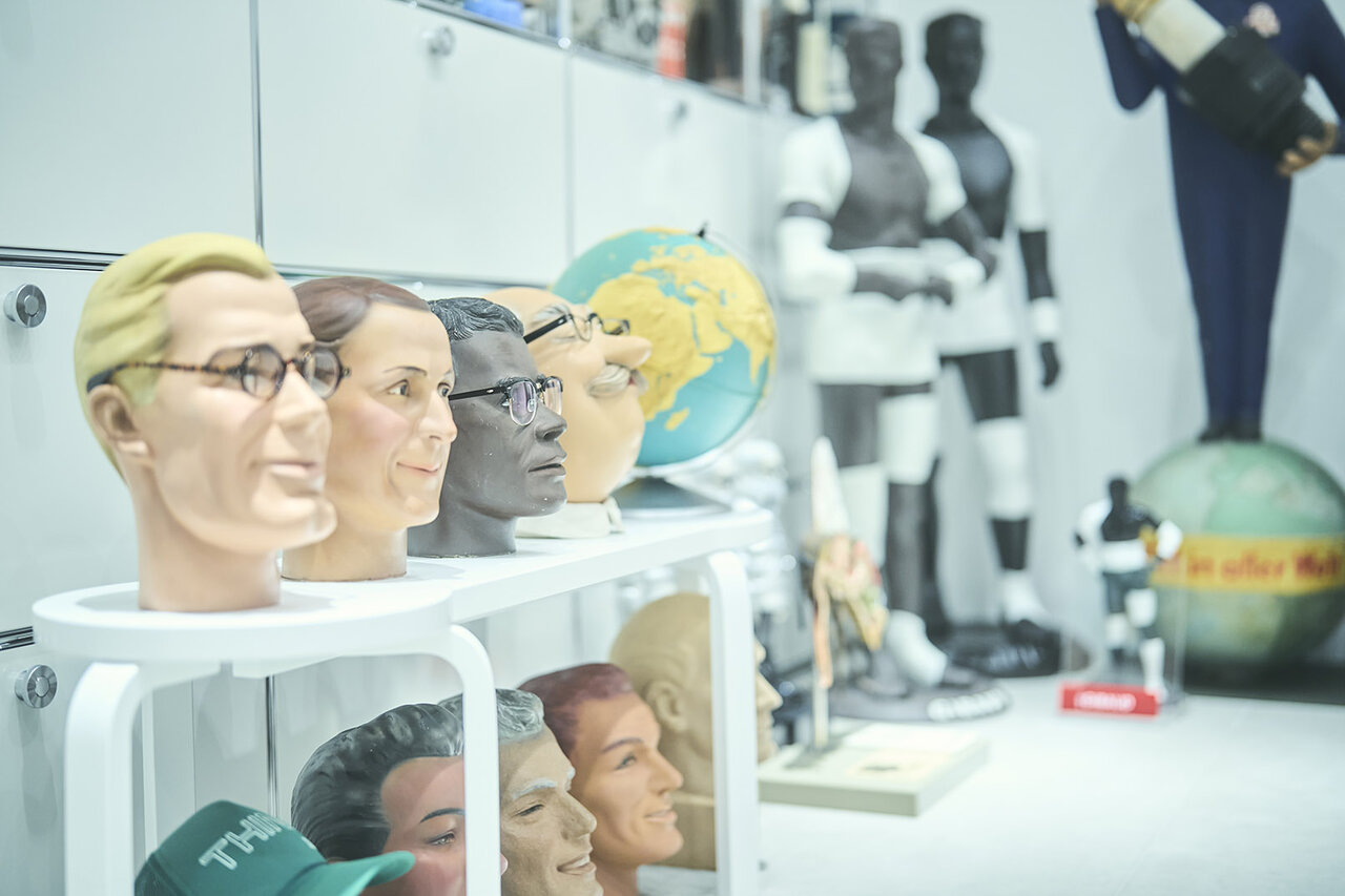 個性的な男性だけのマネキンをコレクションしている人は、世界中で徳尾氏だけという噂も