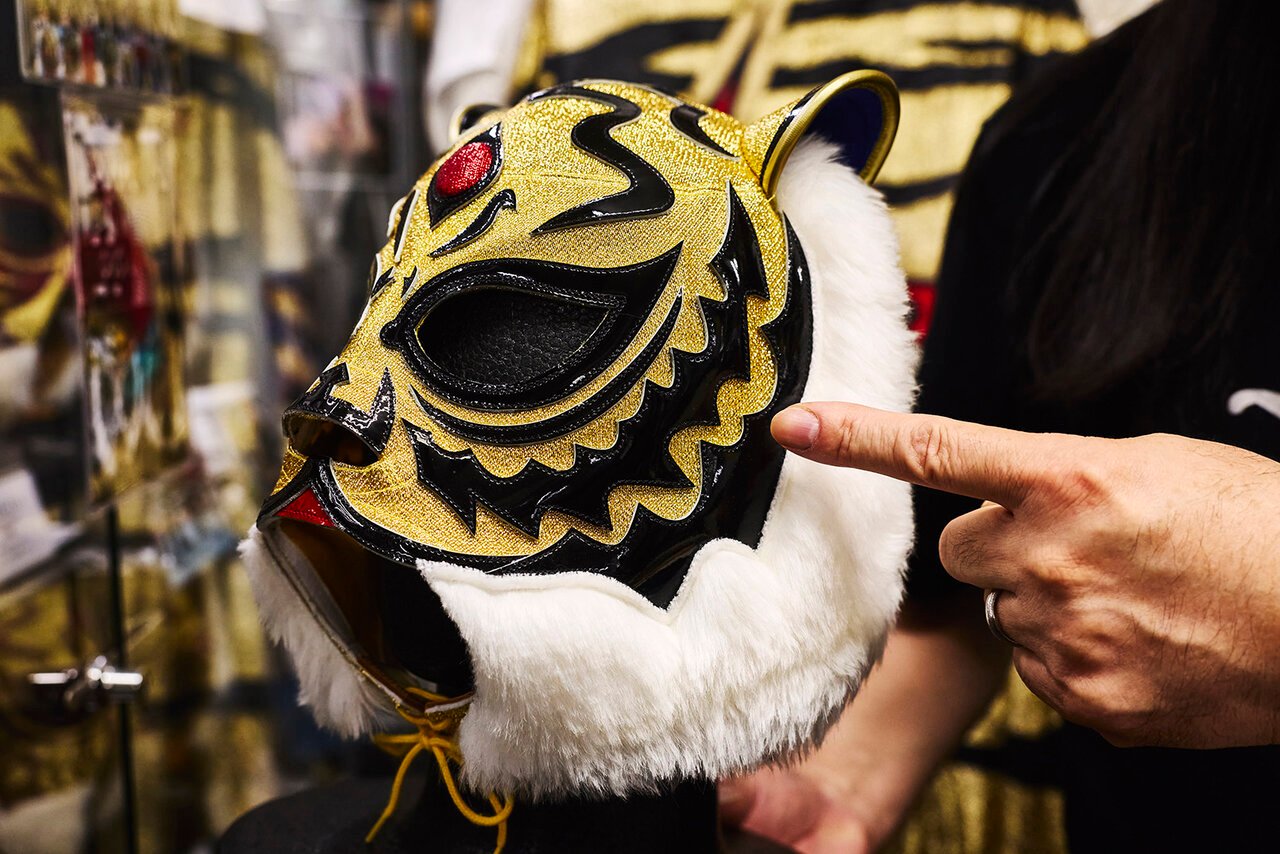 製造中止したキャラクタープロダクト製造　タイガーマスク　プロレスマスク　金ラメ Amazon.co.jp: 製造中止したキャラクタープロダクト製造