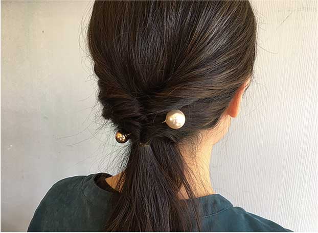 【ファッション】ありそうで無かった新感覚の髪飾り「ヘアバトン」(2017年12月号)